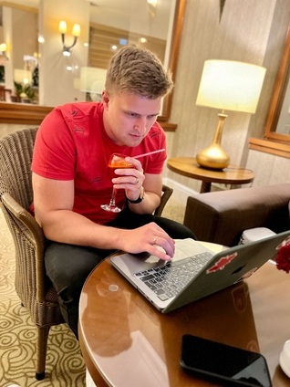 Как работает директолог