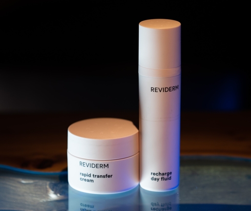 Фото косметики от партнеров школы компании Reviderm